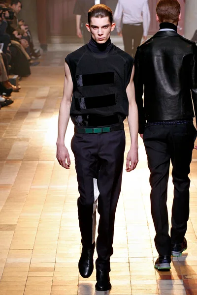Look 11